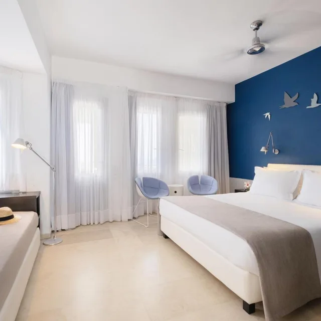 Room, Triple, Volcano View، Majestic 1/9