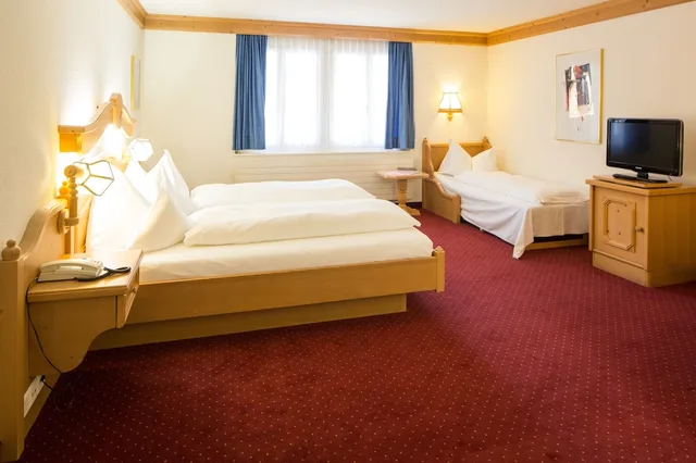 غرفة قياسية ثلاثية بسرير كينج مع أريكة، Grindelwalderhof 5/10