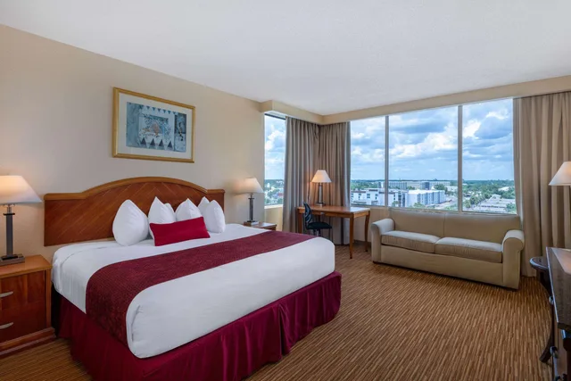 Tower, Deluxe, King Bed، Ramada by Wyndham Kissimmee Gateway 1/1