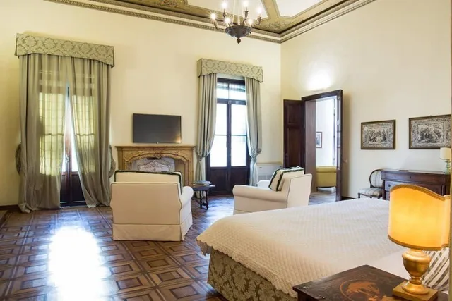 جناح بسرير كينج بشرفة، Palazzo Mantua Benavides 1/2