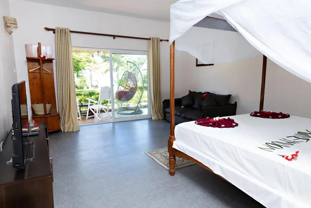 غرفة بسرير كينج بإطلالة على البحر، Tanzanite Beach Resort 1/3