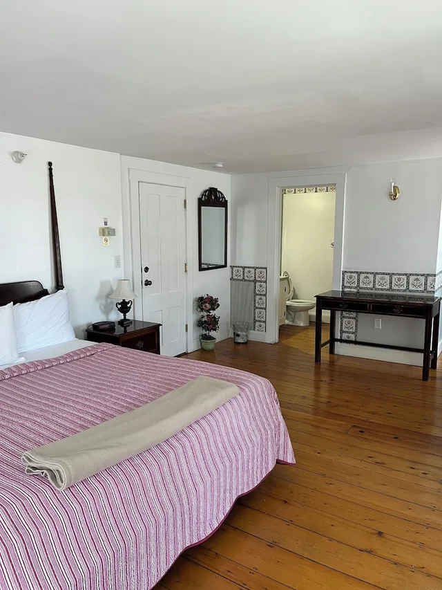 غرفة قياسية بسرير كينج، Old Orchard Beach Inn 1/10