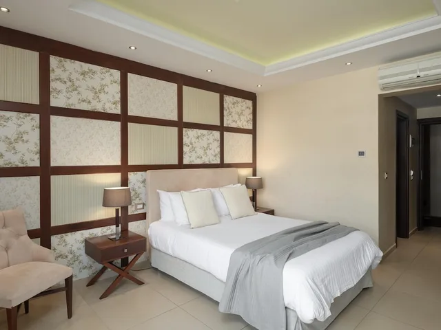 غرفة بسرير مزدوج، Theartemis Palace 1/9