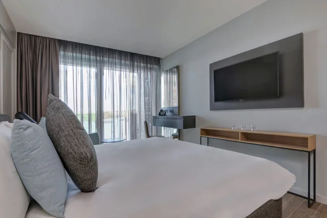 غرفة ديلوكس بسرير كوين بإطلالة على البحر، Land's End Boutique Hotel 2/5