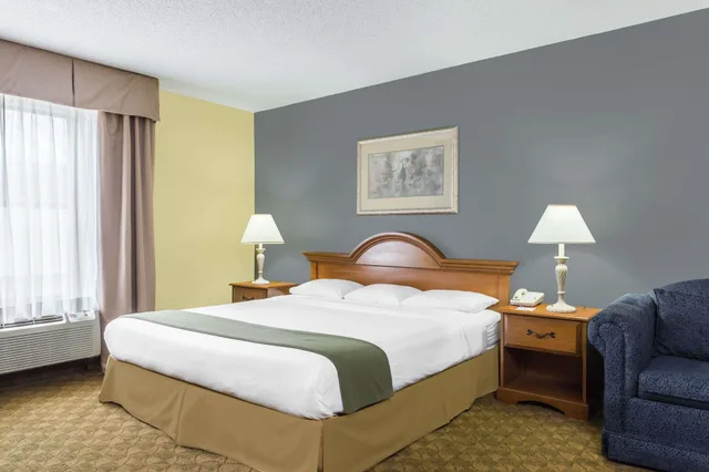 جناح بسرير كينج، Days Inn by Wyndham Selma 2/4