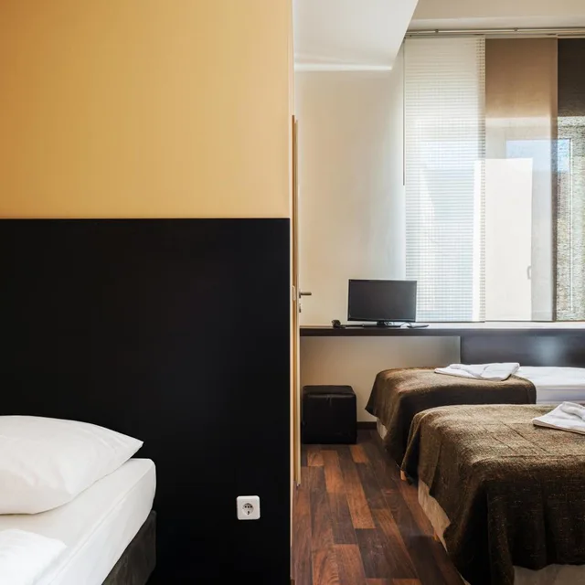 Room, Triple, Apple City Hotel 7/10