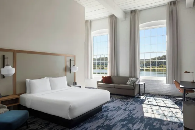 جناح استوديو بسرير كينج بإطلالة مع أريكة، Fairfield Inn & Suites Madison Historic Eagle Cotton Mill 5/10