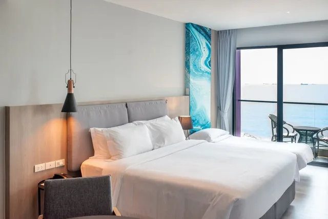 غرفة عائلية بإطلالة جزئية على البحر مع أريكة، Fortune Saeng Chan Beach Rayong 1/7