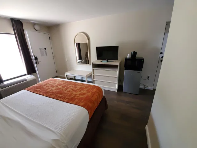 Room, Queen Bed, Exterior Entrance, Accessible، THE PARAGON of Golden Isles 2/5