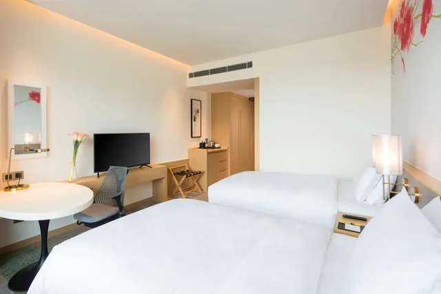 Room, Twin Beds, Hilton Garden Inn Qidong 5/6