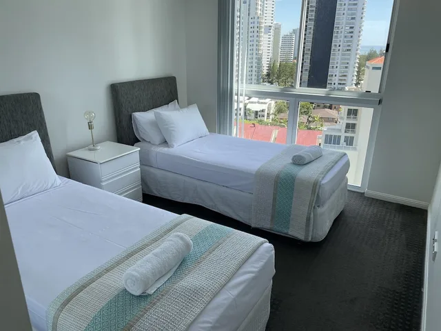 شقة بسرير كوين وسريرين منفصلين بغرفتي نوم، Crest Apartments 4/10
