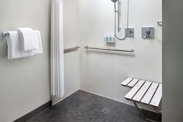 Renovated, Guest Room, King Bed, Accessible، Courtyard Fort Lauderdale Weston 5/6