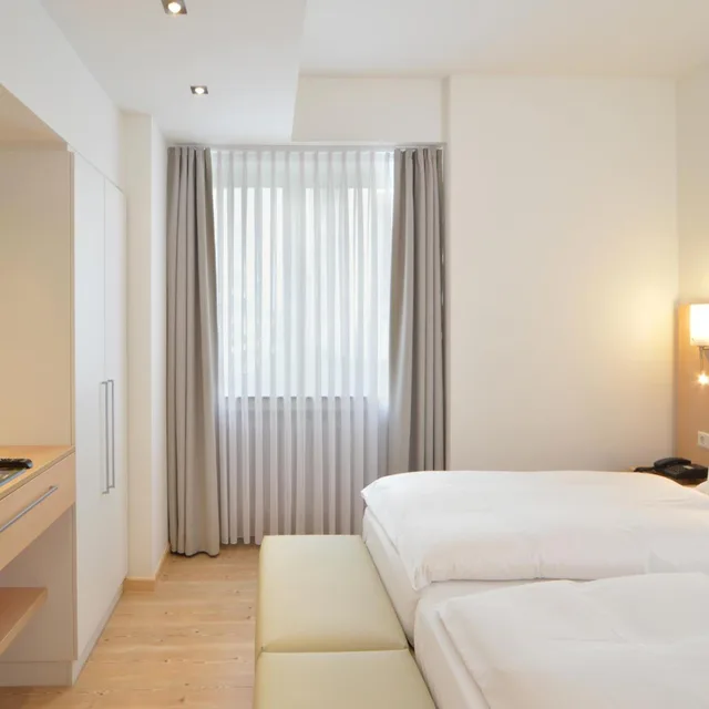 جناح، Hotel Ludwig Superior 1/3