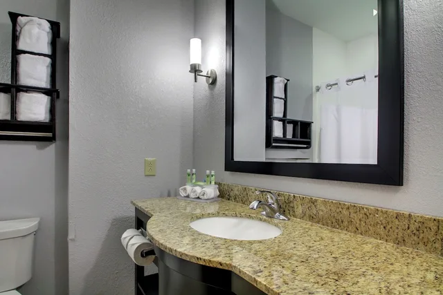 غرفة قياسية بسرير كوين، Holiday Inn Express Hotel Suites Natchez South 2/2