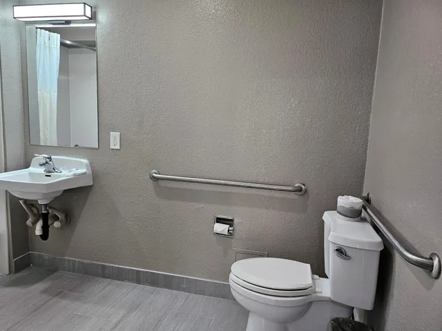 غرفة مفردة بسرير مزدوج لذوي الإعاقة، Motel6 Westminster, CA - North 10/10