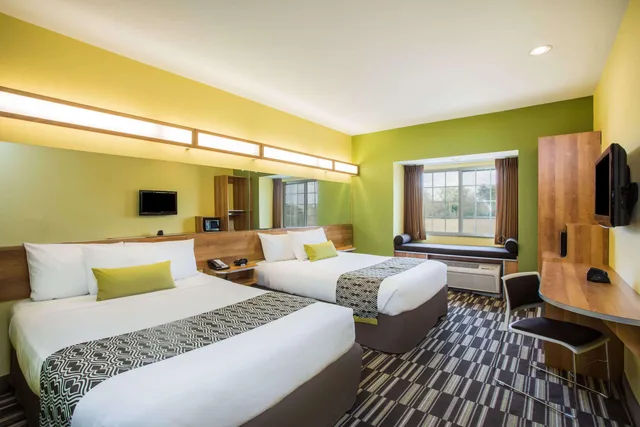 غرفة بسريرين كوين لذوي الإعاقة، Microtel Inn Suites By Wyndham Opelika 1/4