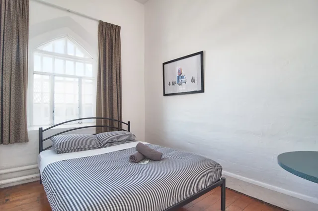 غرفة بسرير مزدوج بحمام مشترك، Jailhouse Accommodation 1/9