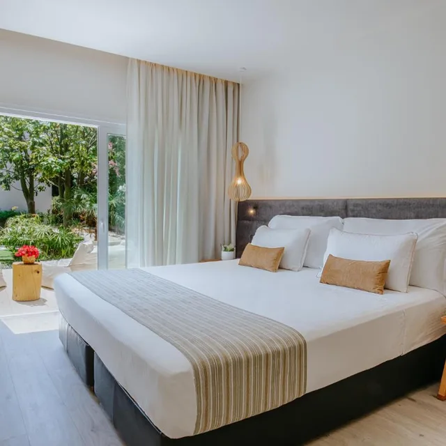 غرفة رباعية بإطلالة على الحديقة مع أريكة في الملحق، Melissi Beach Hotel 1/10