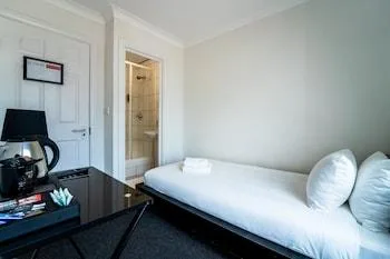 Basic, Single, Chelsea Guest House 1/1