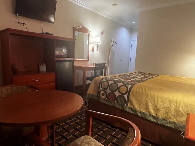 Room, King Bed, Accessible, Super 8 By Wyndham Brookshire Tx 3/7