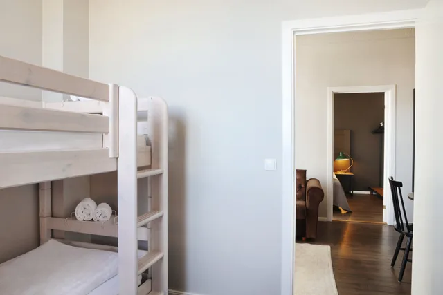 غرفة عائلية بسرير مزدوج وسريرين منفصلين، Fosshotel Baron 8/8