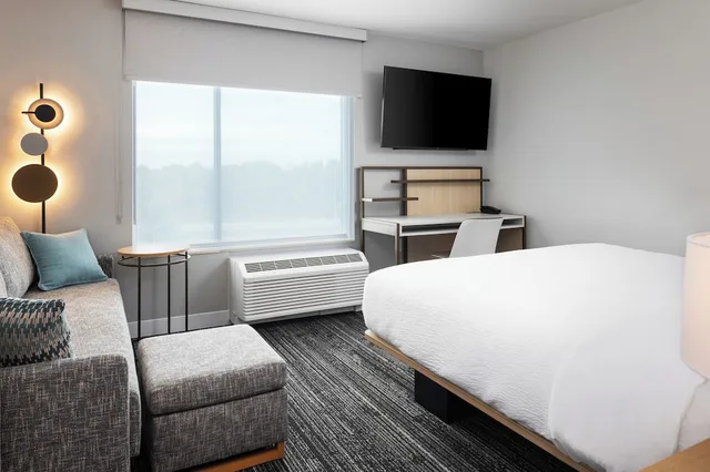 جناح استوديو بسرير كينج بغرفة نوم واحدة مع أريكة لذوي الإعاقة، TownePlace Suites by Marriott Mankato 3/7
