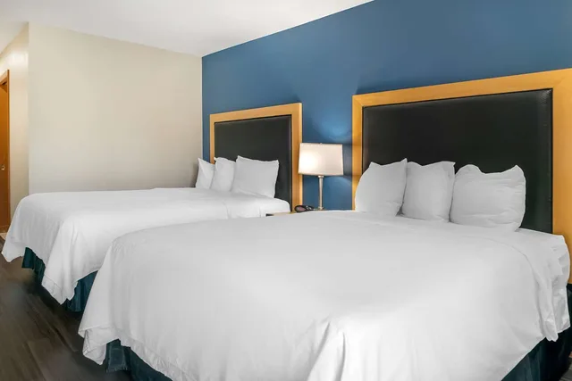 Room, 2 Queen Beds, Accessible, Best Western River Terrace 1/3