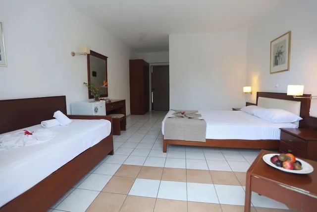 غرفة اقتصادية بسرير كوين وسريرين منفصلين بإطلالة على الحديقة، Maravel Star Art Hotel 3/10