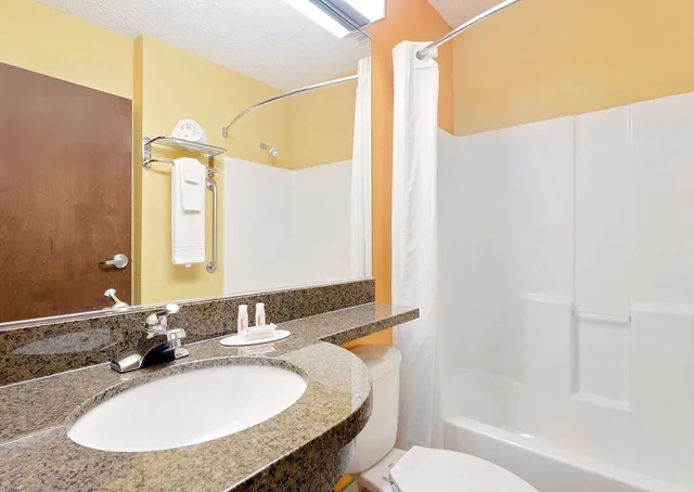 غرفة قياسية بسريرين كوين، Microtel Inn & Suites by Wyndham Princeton 8/9