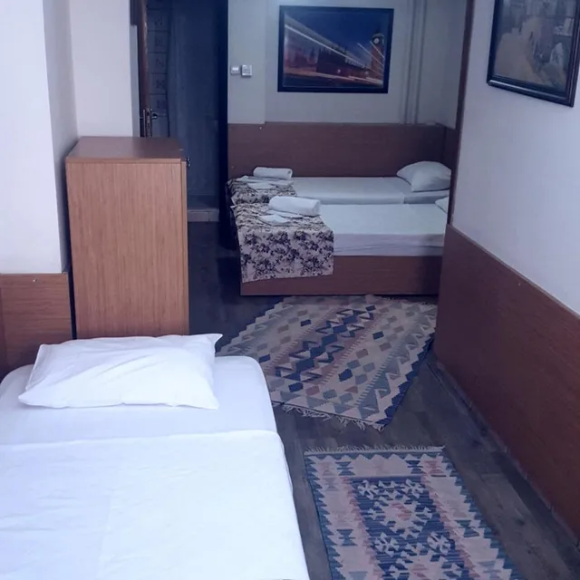 غرفة ثلاثية، Kadikoy Otel 3/8