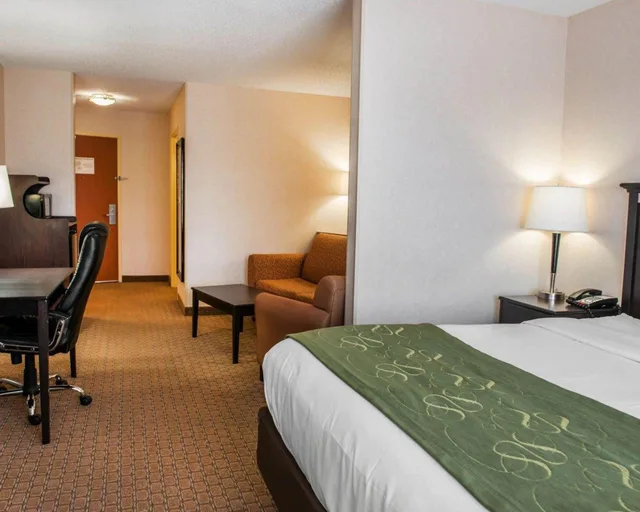 جناح، Comfort Suites Southport 5/6