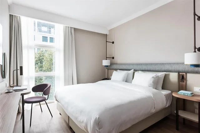Room, King Bed, Ambasciatori Hotel Venice Mestre, Tapestry Collection by Hilton 2/7