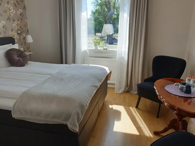 Basic, Double Bed, Smålandsstenar Hotell 2/3
