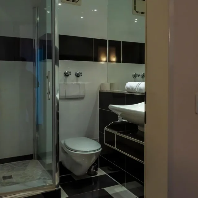 غرفة ثلاثية بسرير فردي، Hotel Astoria 6/7