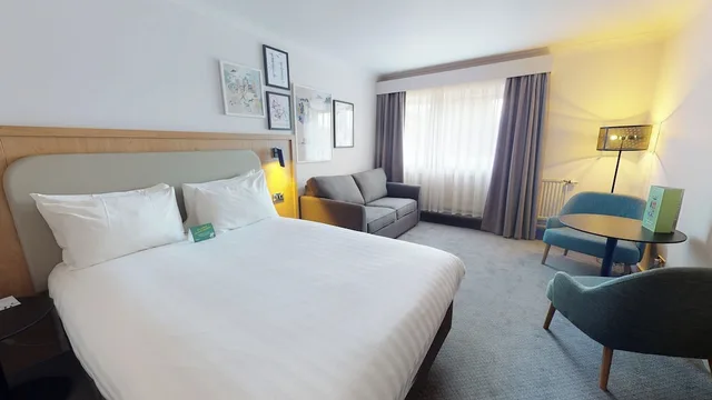 غرفة قياسية بسرير مزدوج مع أريكة، HOLIDAY INN LONDON HEATHROW M4J4 1/10