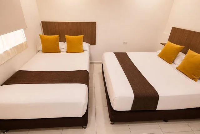 غرفة قياسية رباعية بسرير مزدوج وسرير فردي، Hotel Helenas 1/10