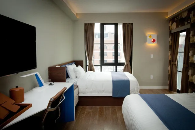 غرفة بسريرين مزدوجين بشرفة، NobleDen Hotel 1/5