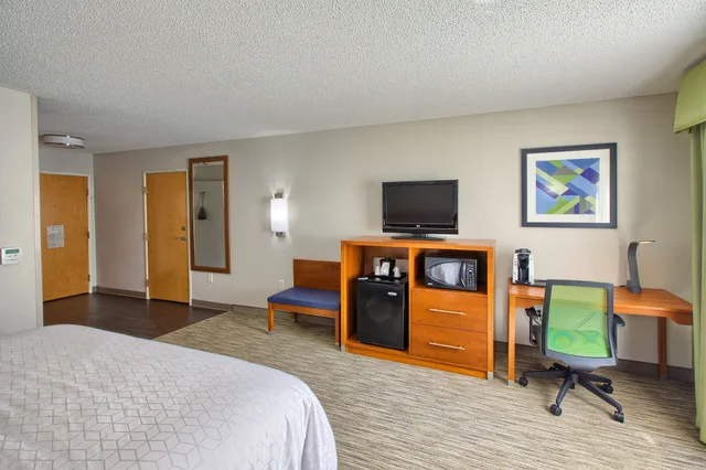 غرفة قياسية بسرير كينج، Holiday Inn Express Hotel Suites Raleigh North Wake Forest 7/10