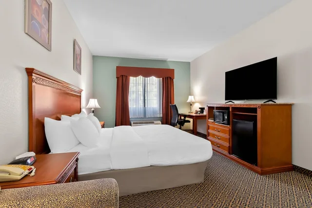 جناح بسرير كينج مع أريكة، Quality Inn & Suites McAlester on Hwy 69 3/8