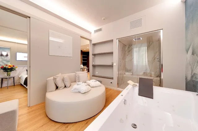 جناح بسرير كينج بمنطقة جلوس بحوض جاكوزي، Best Western Hotel Nazionale 3/5
