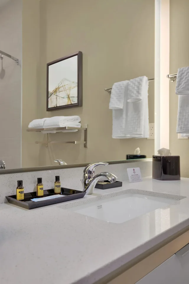 غرفة قياسية بسرير كينج لذوي الإعاقة، Best Western Plus Executive Residency Fillmore Inn 6/8