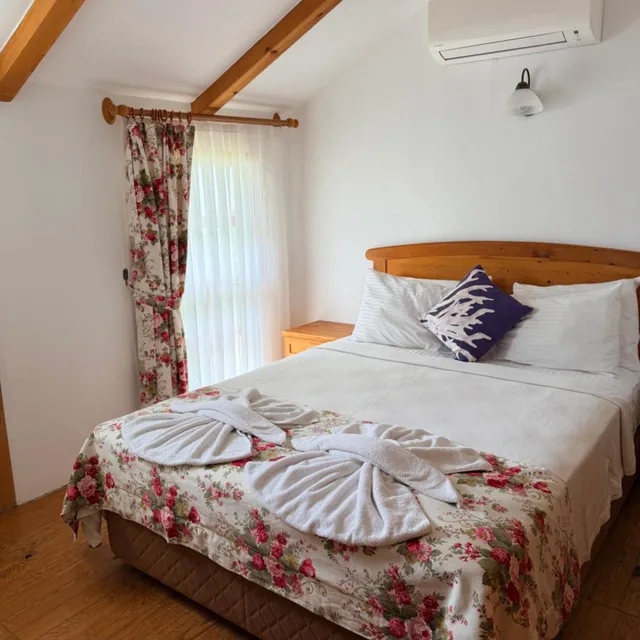جناح بشرفة، Blue Star Hotel 1/5
