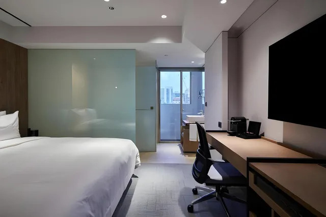 غرفة ركنية بسرير كينج بإطلالة على المدينة مع أريكة، K Hotel Taipei Nanjing 1/1