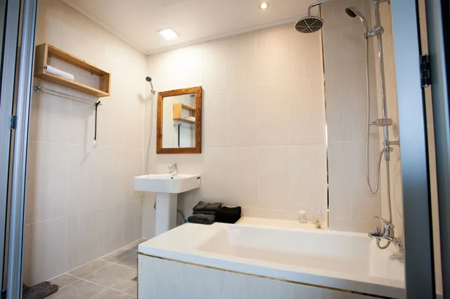 غرفة بسرير مزدوج وسرير فردي، Daemyung Guesthouse 4/4