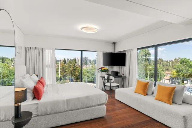 جناح جونيور بسرير كوين، The Athenaeum Luxury Experience Hotel 1/5