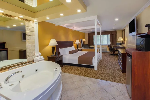 جناح فاخر بسرير كينج بغرفة نوم واحدة، Baymont By Wyndham Pompton Plains/Wayne 2/3