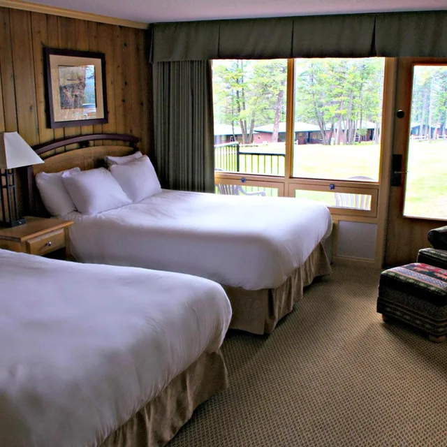 Room, Queen Bed, Pool View, Fairmont Hot Springs Resort 1/4