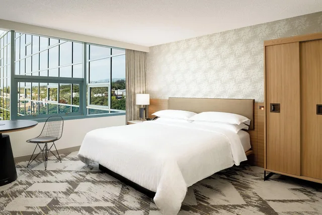 غرفة بسرير كينج لذوي الإعاقة، Sheraton Cerritos Hotel 2/7