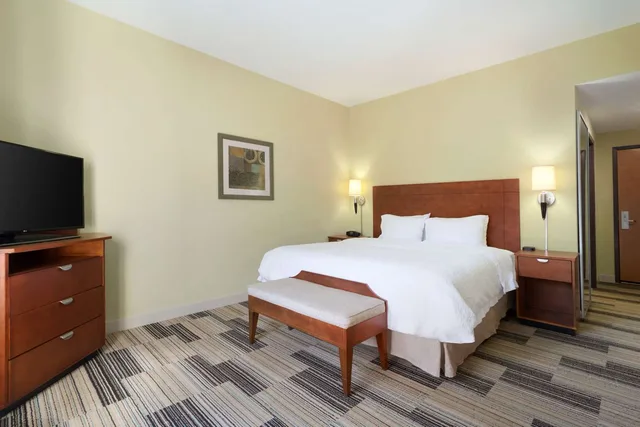 Study, King Bed, Sofa، Hampton Inn & Suites Birmingham East Irondale 1/4