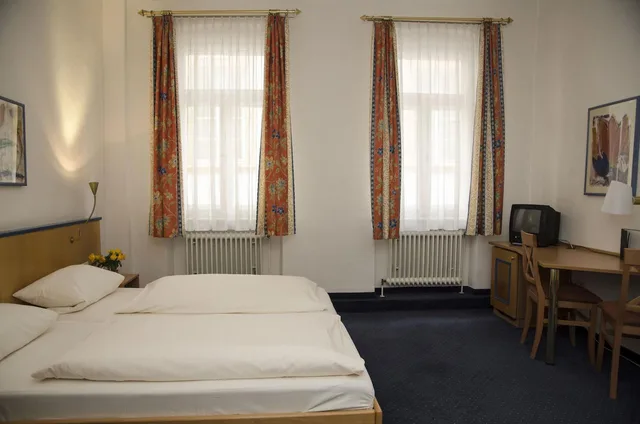 Standard, Double or Twin Bed, Hotel Perkeo 2/10